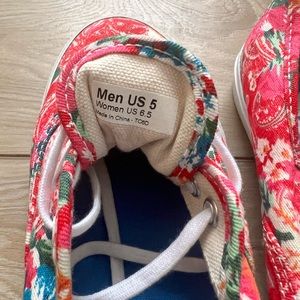 Vans lace up sneakers 6.5